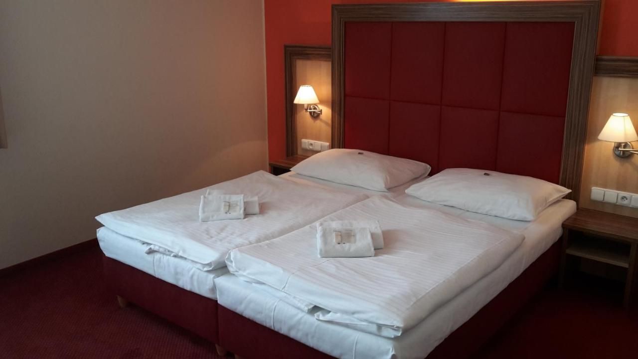 Corner Hotel U Divadla*** - Znojmo Buitenkant foto